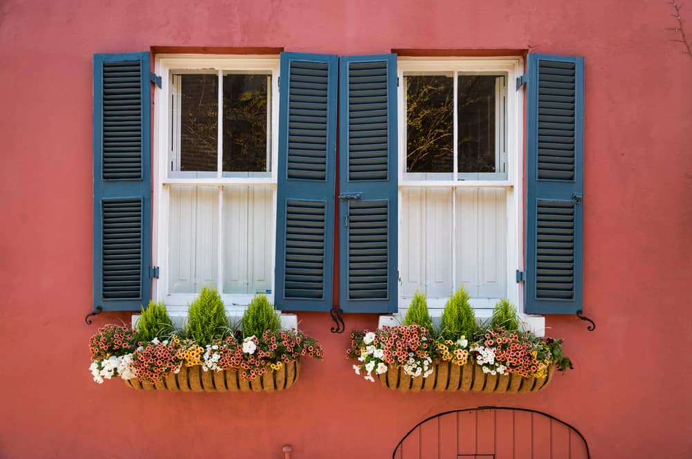 how to hang a window box without drilling