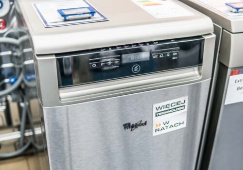 Whirlpool Dishwasher Lights On But Won’t Start (Quick Fixes)